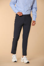 Milano Dynamic pantalón chino jogger para hombre en jersey súper técnico corte extra slim fit