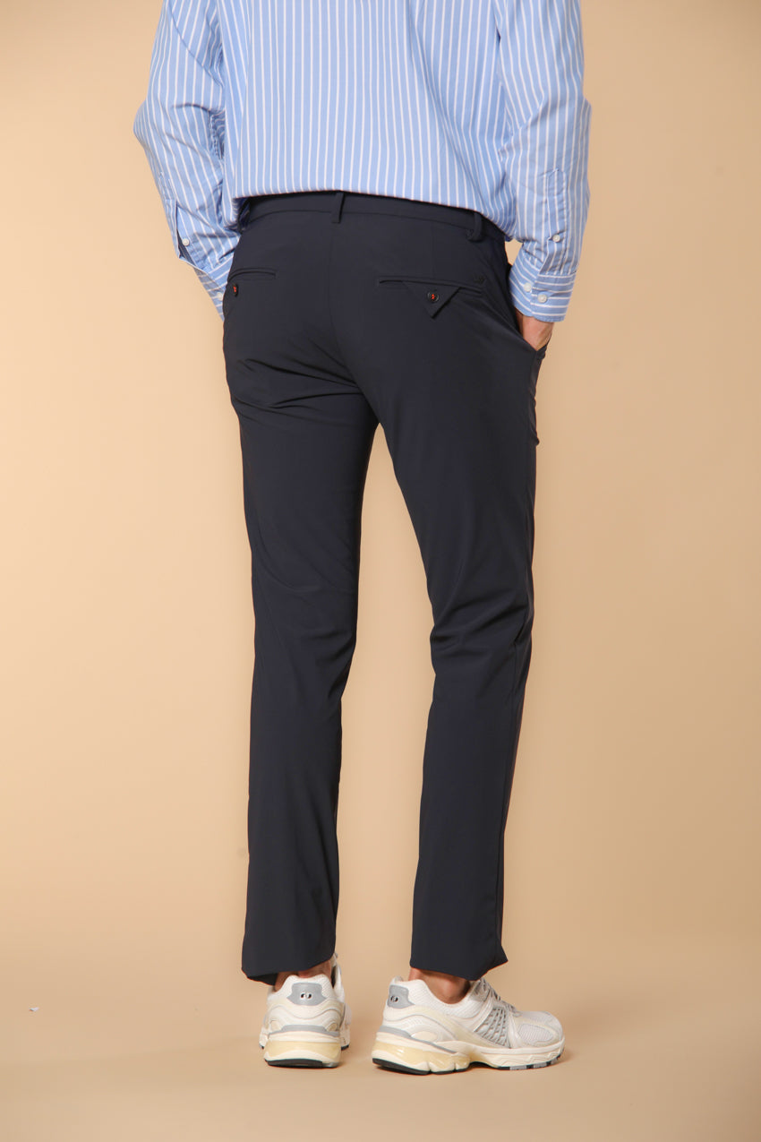 Milano Dynamic pantalón chino jogger para hombre en jersey súper técnico corte extra slim fit