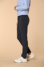 Milano Dynamic pantalón chino jogger para hombre en jersey súper técnico corte extra slim fit