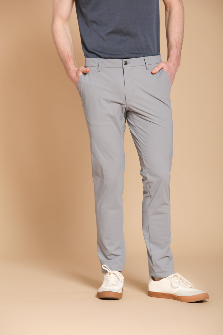 Milano Dynamic pantalón chino jogger para hombre en jersey súper técnico corte extra slim fit