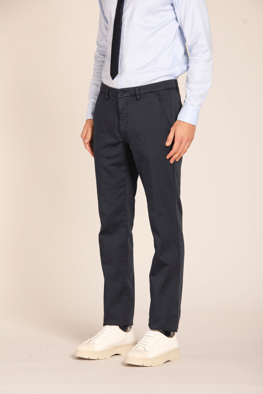 immagine 4 di pantalone chino uomo modello Torino Style Travel, colore blu navy, fit slim di Mason's