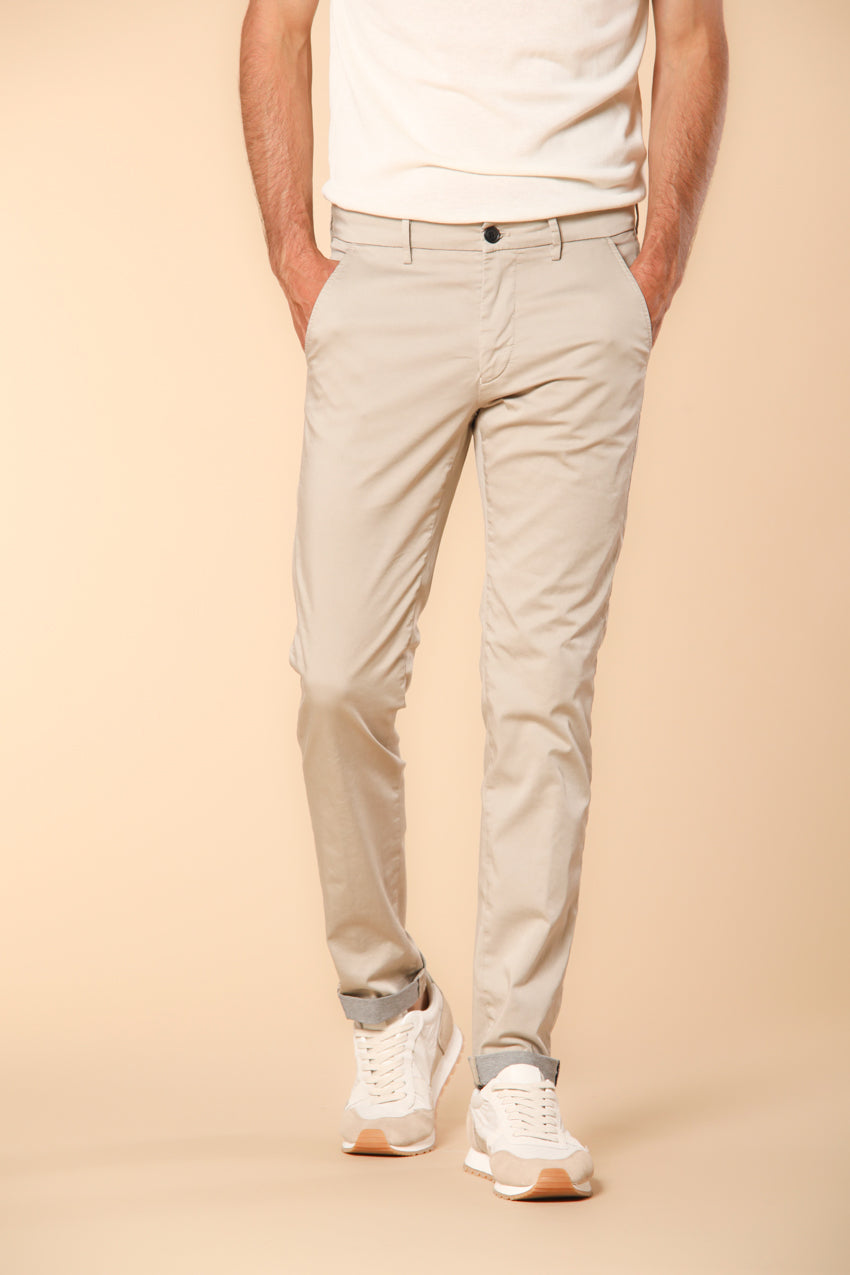 Torino pantalón chino hombre en raso técnico travel stretch slim fit