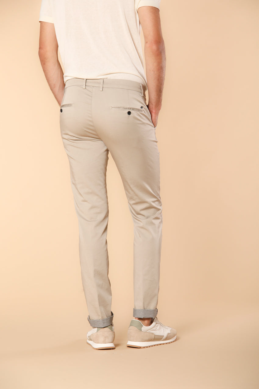 Torino pantalón chino hombre en raso técnico travel stretch slim fit