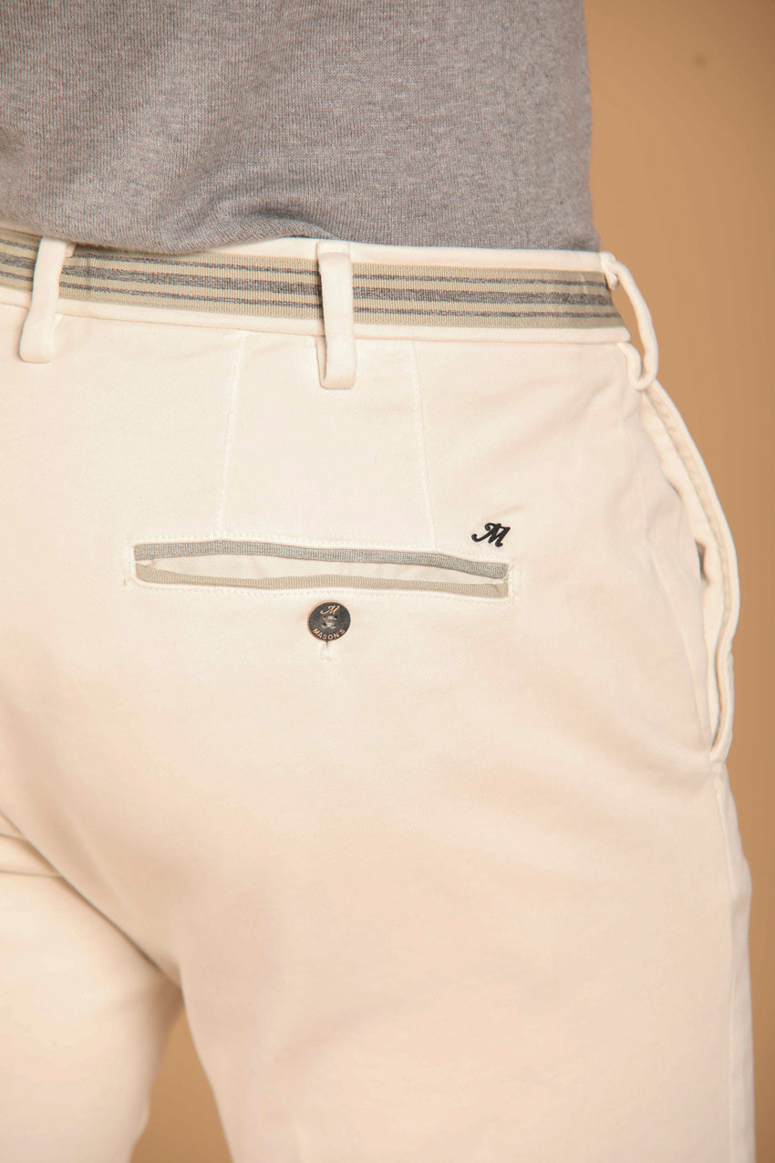 immagine 3 di pantalone chino uomo modello Torino Golf in raso, di colore bianco, fit slim di mason's
