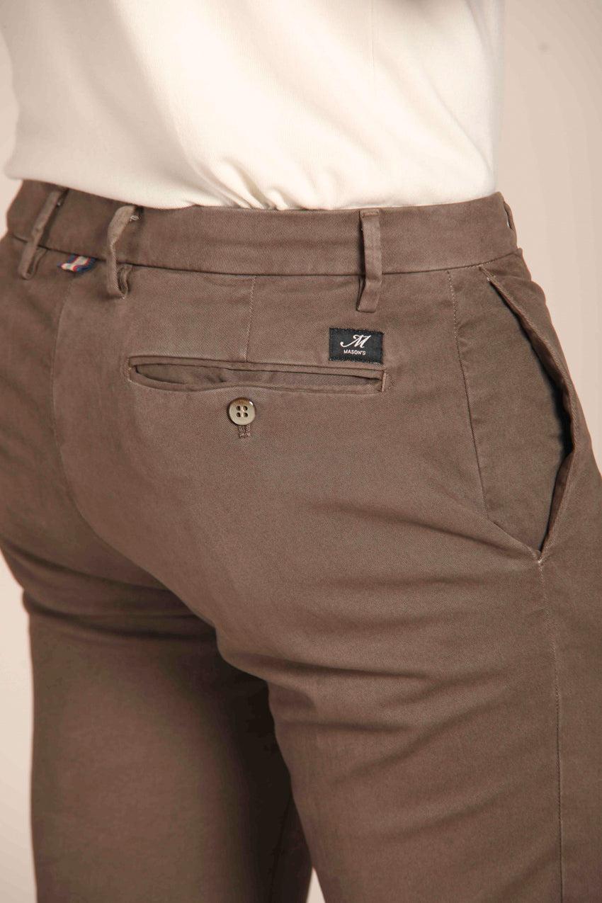 immagine 3 di pantalone chino uomo modello New York, color cacao, fit regular di Mason's