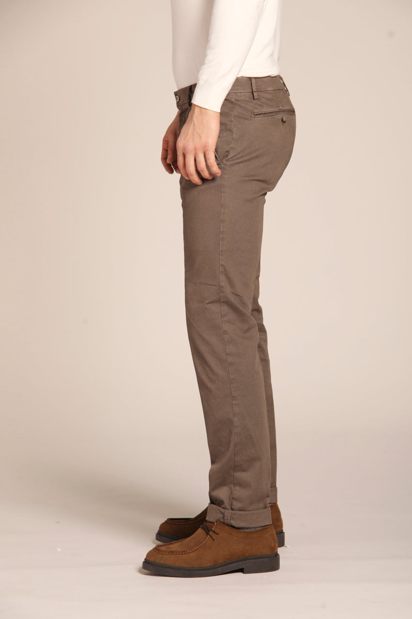 immagine 4 di pantalone chino uomo modello New York, color cacao, fit regular di Mason's