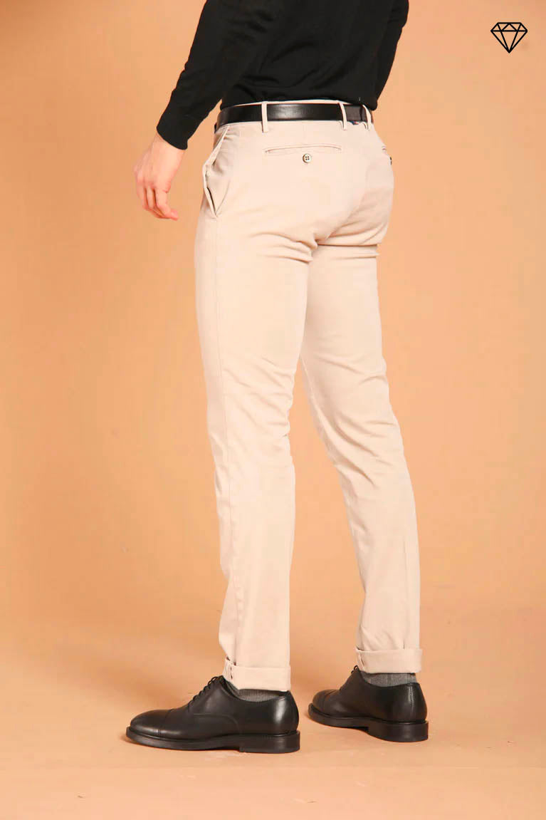 New York Herren Chino Hose aus Gabardine Stretch Regular Fit ①.