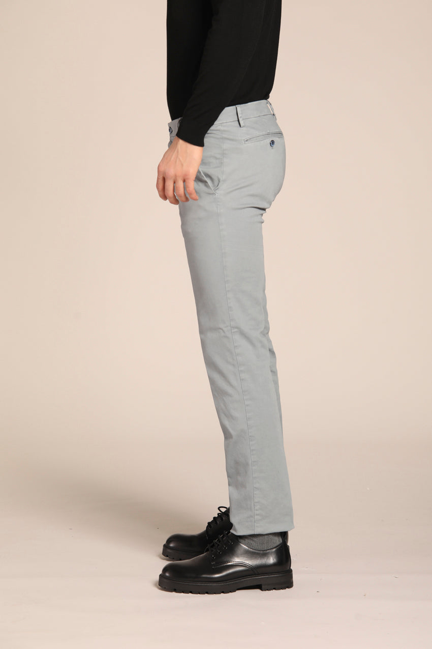immagine 4 di pantalone chino uomo modello New York , di colore azzurro, fit regular di Mason's