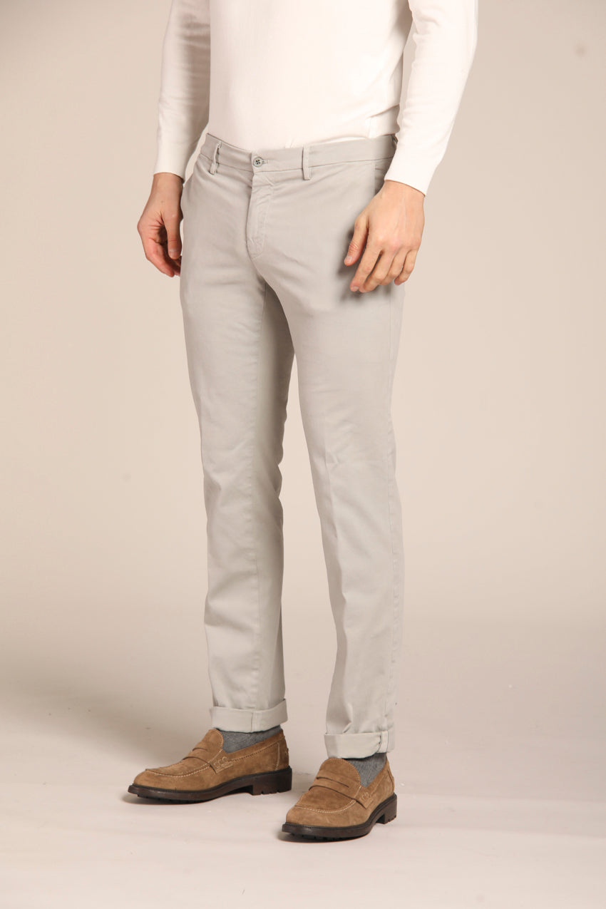 immagine 4 di pantalone chino uomo modello New York, di colore celestino fit regular di Mason's