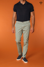 New York pantalón chino hombre en raso elástico regular fit ①