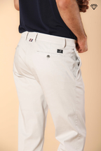 New York Pantalón Chino Hombre en Satén Elástico Regular Fit  ①