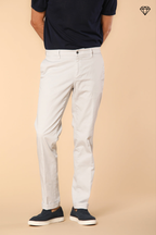 New York Pantalón Chino Hombre en Satén Elástico Regular Fit  ①