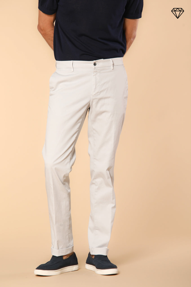 New York Pantalón Chino Hombre en Satén Elástico Regular Fit  ①