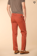 New York pantalón chino hombre en raso elástico regular fit ①