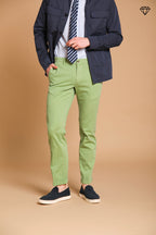 New York pantalón chino hombre en raso elástico regular fit ①