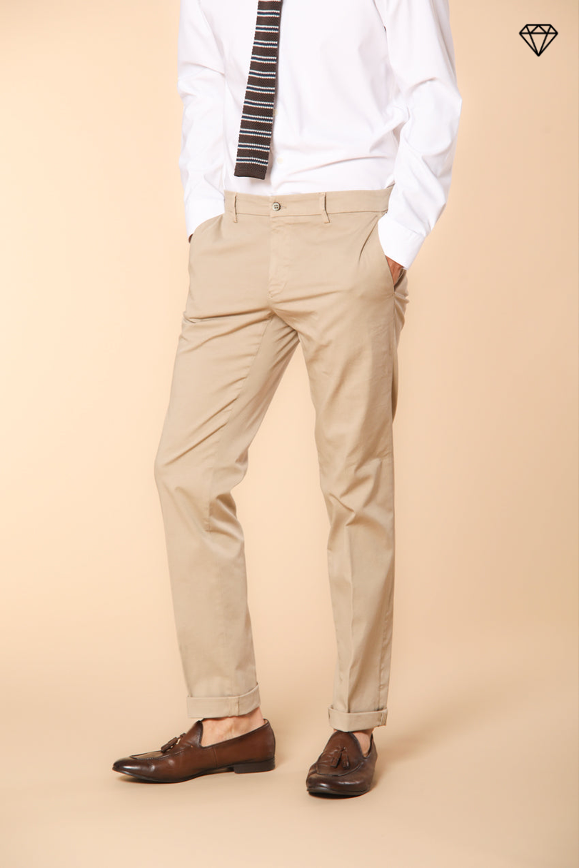 New York pantalón chino hombre en raso elástico regular fit ①