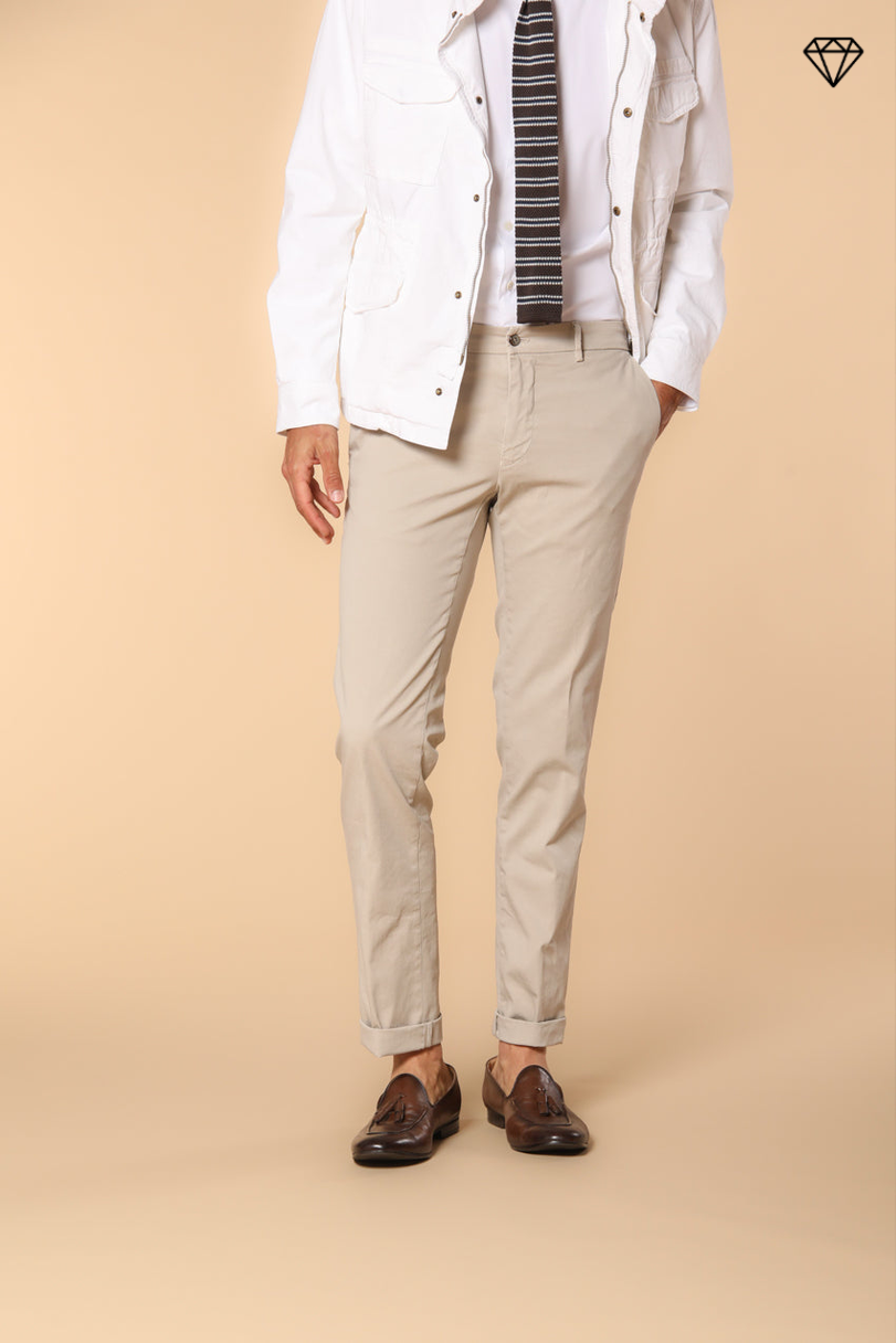 New York pantalón chino hombre en satén elástico regular fit ①