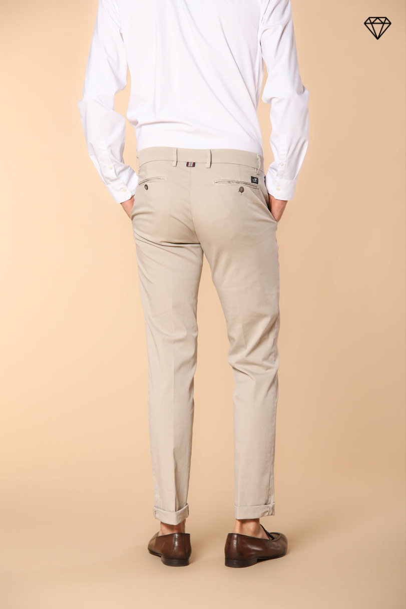 New York pantalón chino hombre en satén elástico regular fit ①