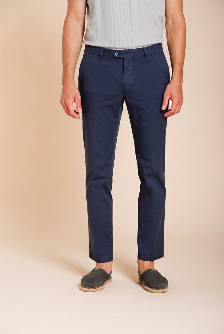 New York pantalón chino hombre en gabardina stretch regular fit ①
