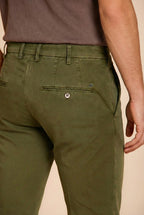 New York pantalón chino hombre en gabardina stretch regular fit ①