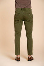 New York pantalón chino hombre en gabardina stretch regular fit ①