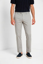 New York pantalón chino hombre en gabardina stretch regular fit ①