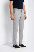 New York pantalón chino hombre en gabardina stretch regular fit ①