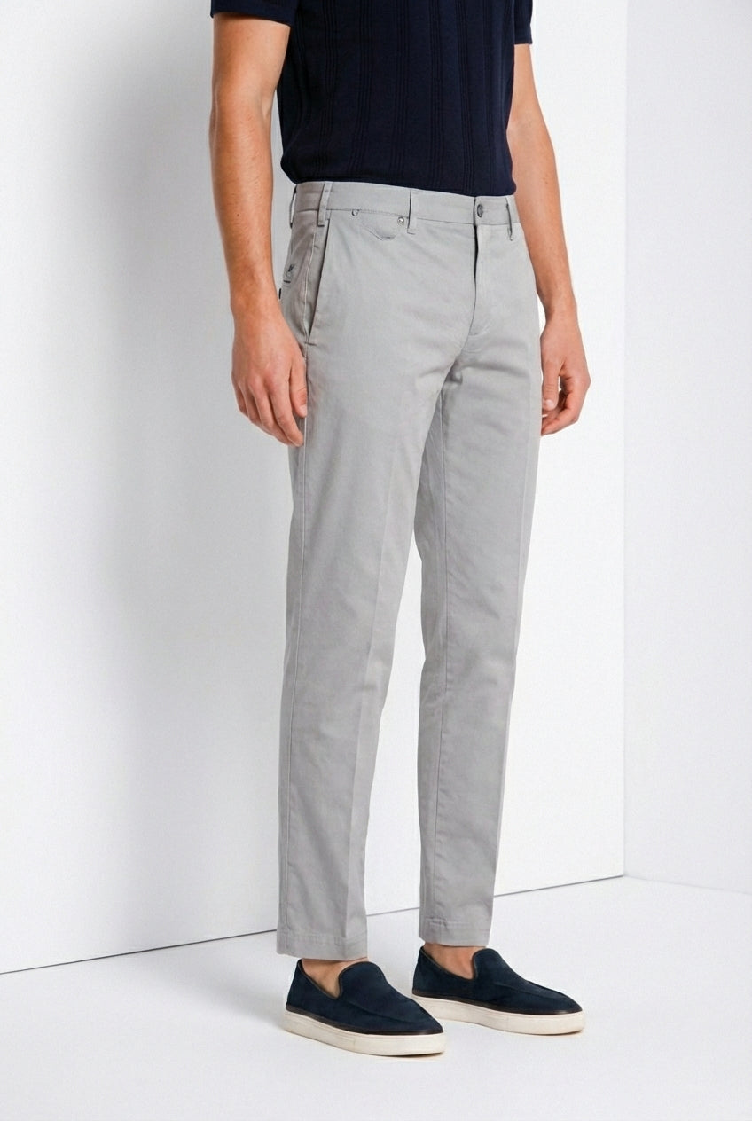 New York pantalón chino hombre en gabardina stretch regular fit ①