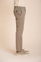 New York pantalón chino hombre en gabardina stretch regular fit ①