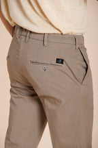 New York pantalón chino hombre en gabardina stretch regular fit ①