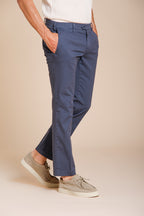 New York pantalón chino hombre en gabardina stretch regular fit ①