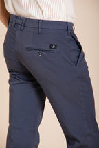 New York pantalón chino hombre en gabardina stretch regular fit ①