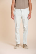New York pantalón chino hombre en gabardina stretch regular fit ①