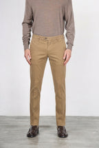 New York Chinohose für Herren aus Stretch-Gabardine mit regular fit ①
