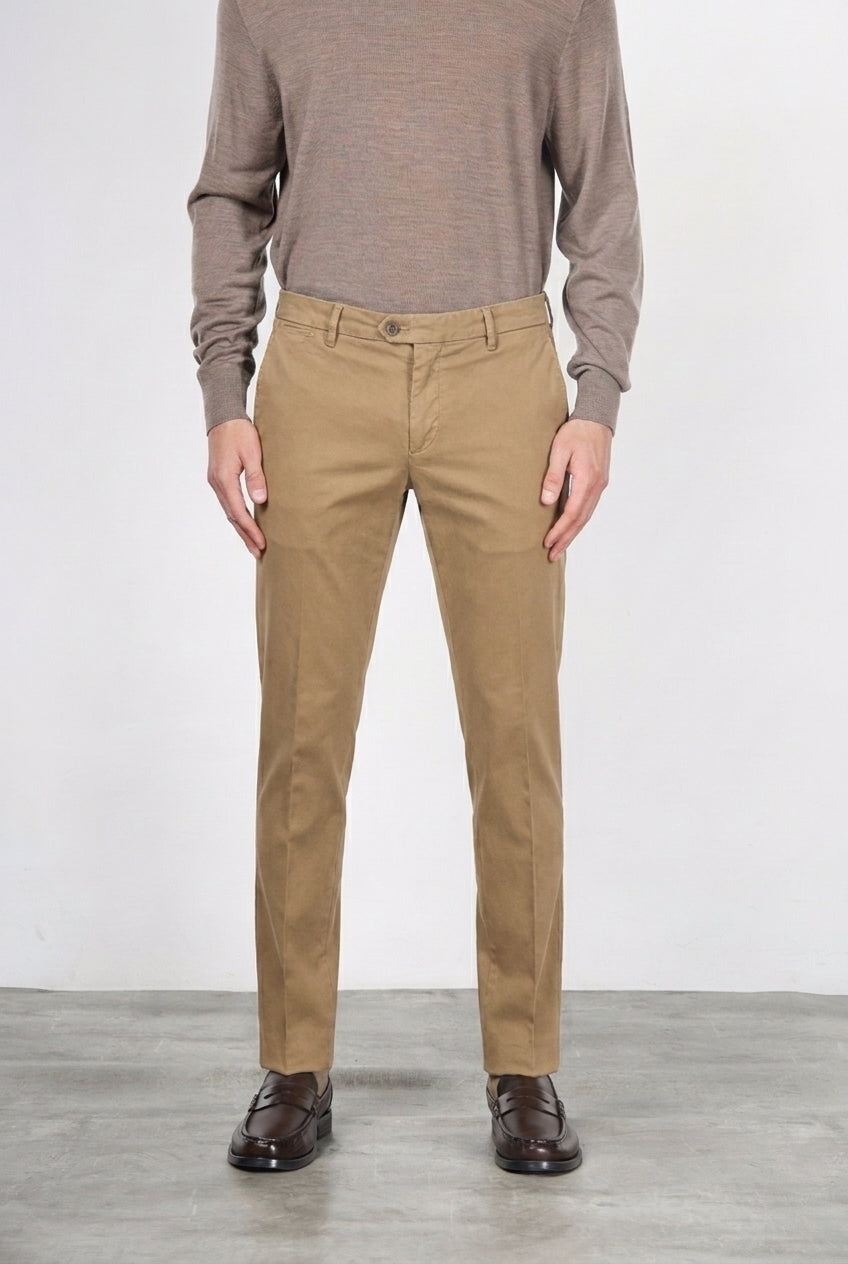 New York Chinohose für Herren aus Stretch-Gabardine mit regular fit ①
