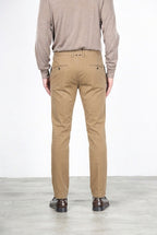 New York Chinohose für Herren aus Stretch-Gabardine mit regular fit ①
