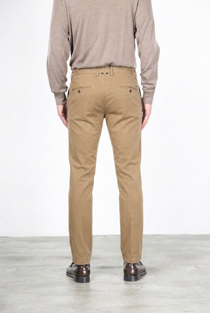 New York Chinohose für Herren aus Stretch-Gabardine mit regular fit ①

