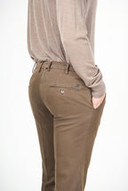  New York pantalón chino hombre en gabardina stretch, corte regular fit