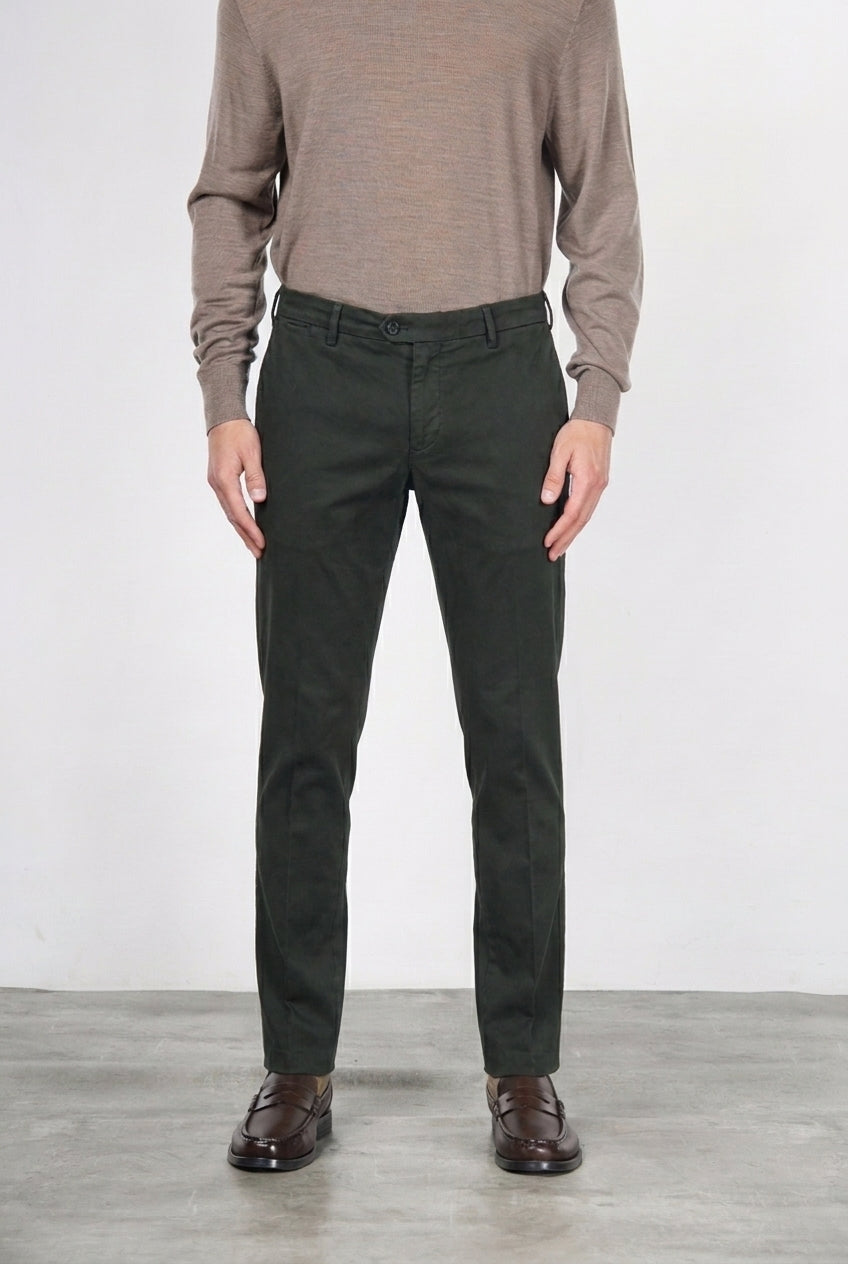 New York Chinohose für Herren aus Stretch-Gabardine mit regular fit ①
