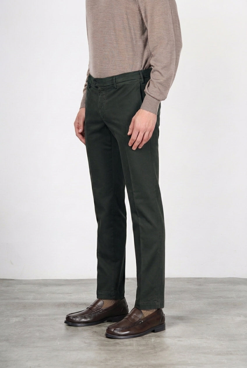 New York Chinohose für Herren aus Stretch-Gabardine mit regular fit ①
