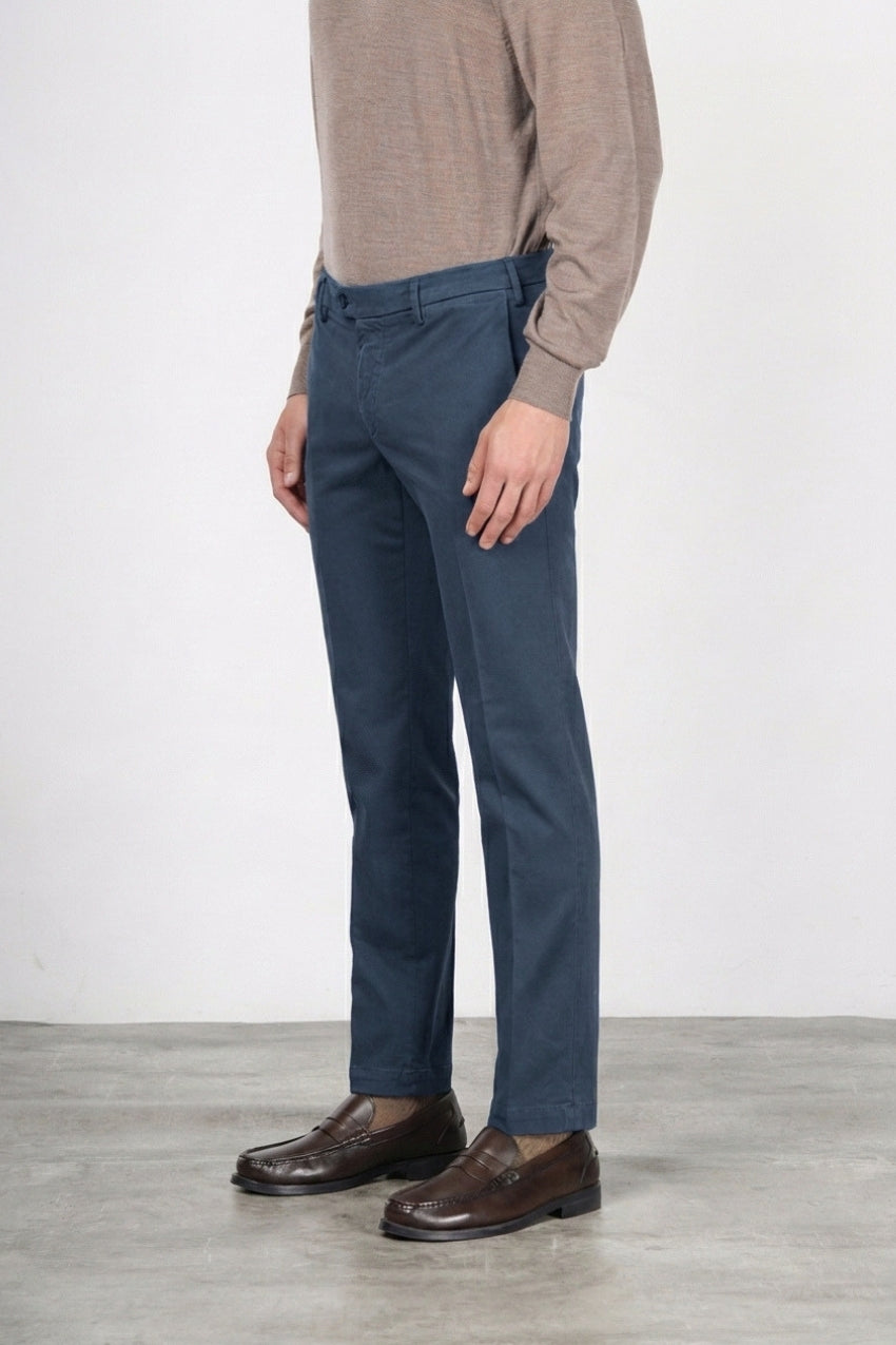 New York Chinohose für Herren aus Stretch-Gabardine mit regular fit ①
