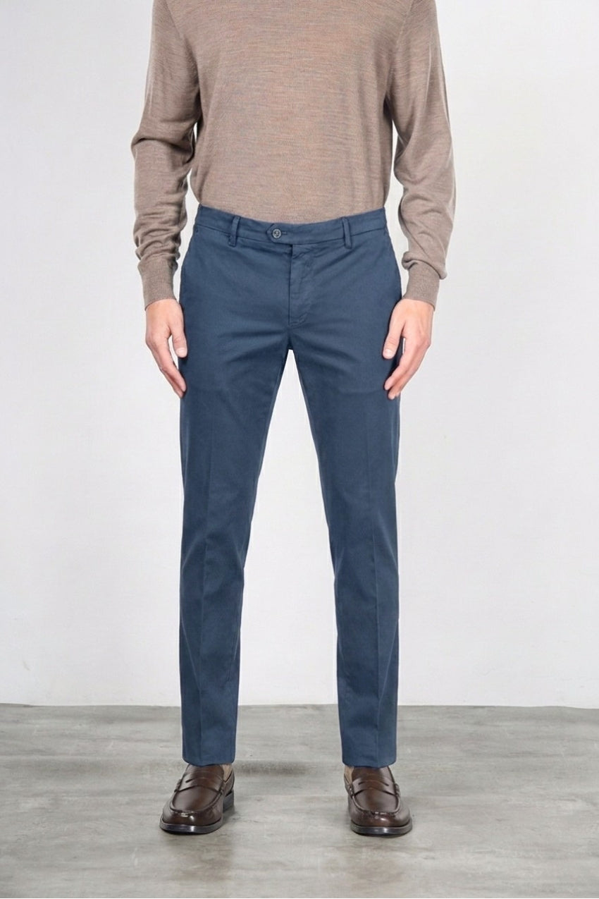 New York Chinohose für Herren aus Stretch-Gabardine mit regular fit ①
