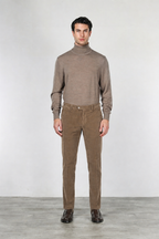 New York Chinohose für Herren aus stretchigem 2000-Rippen-Samt mit regular fit ①
