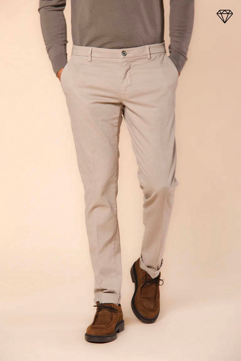 Milano pantalón chino hombre en gabardina stretch ajuste extra slim