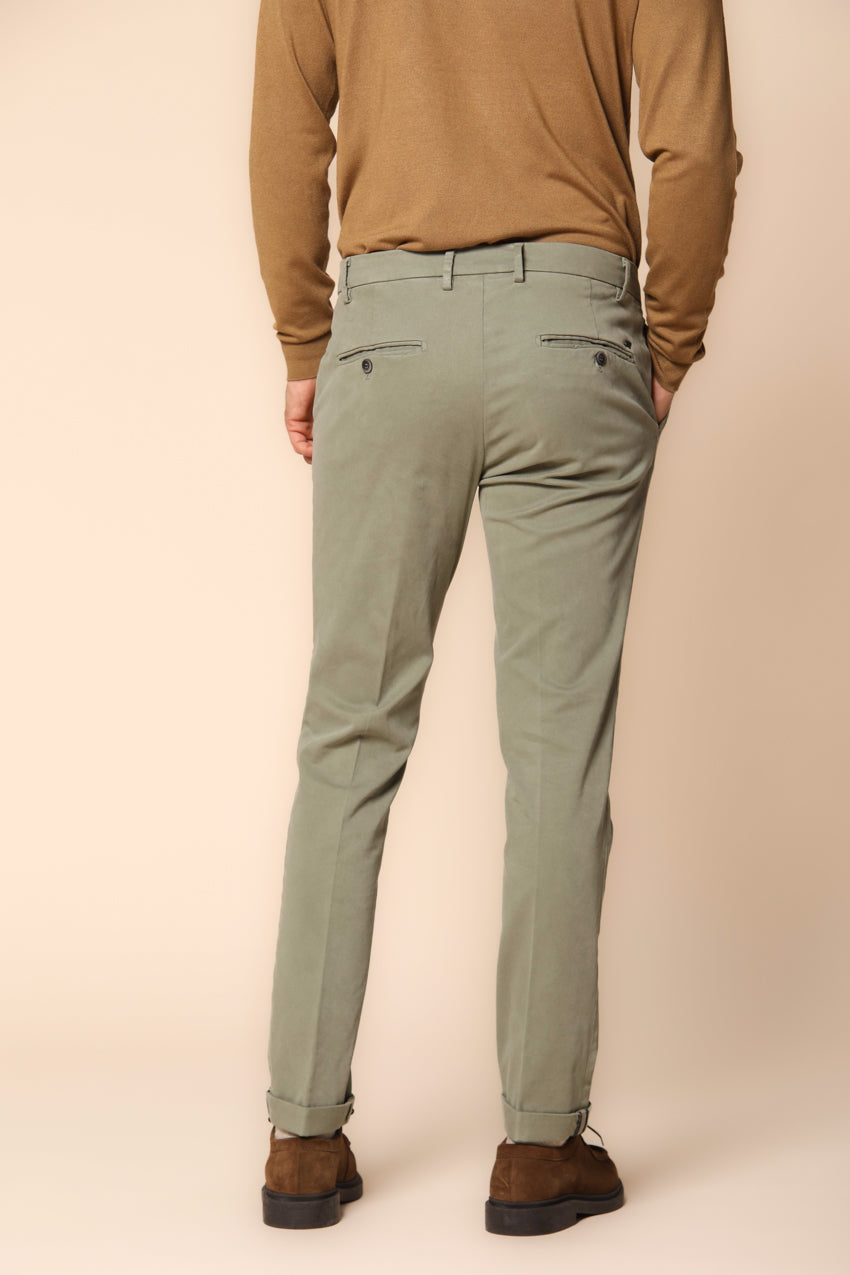 Milano pantalone chino uomo in gabardina stretch extra slim fit ①