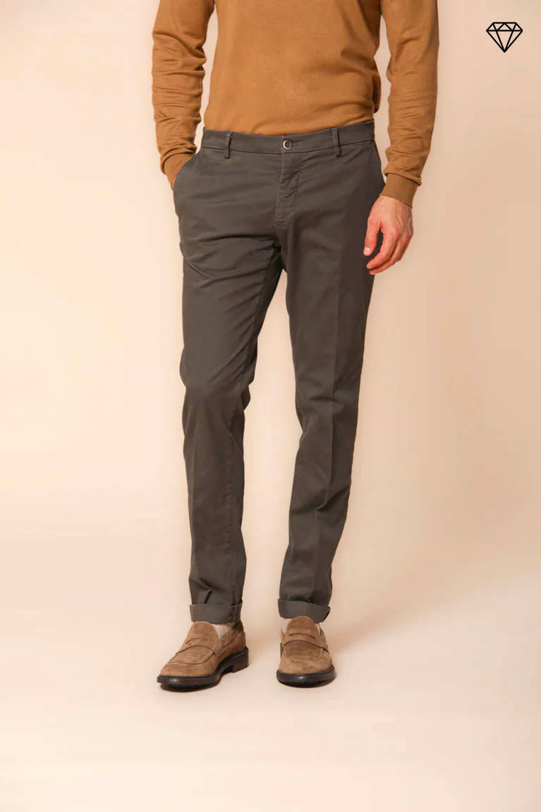 Milano pantalone chino uomo in gabardina stretch extra slim fit ①