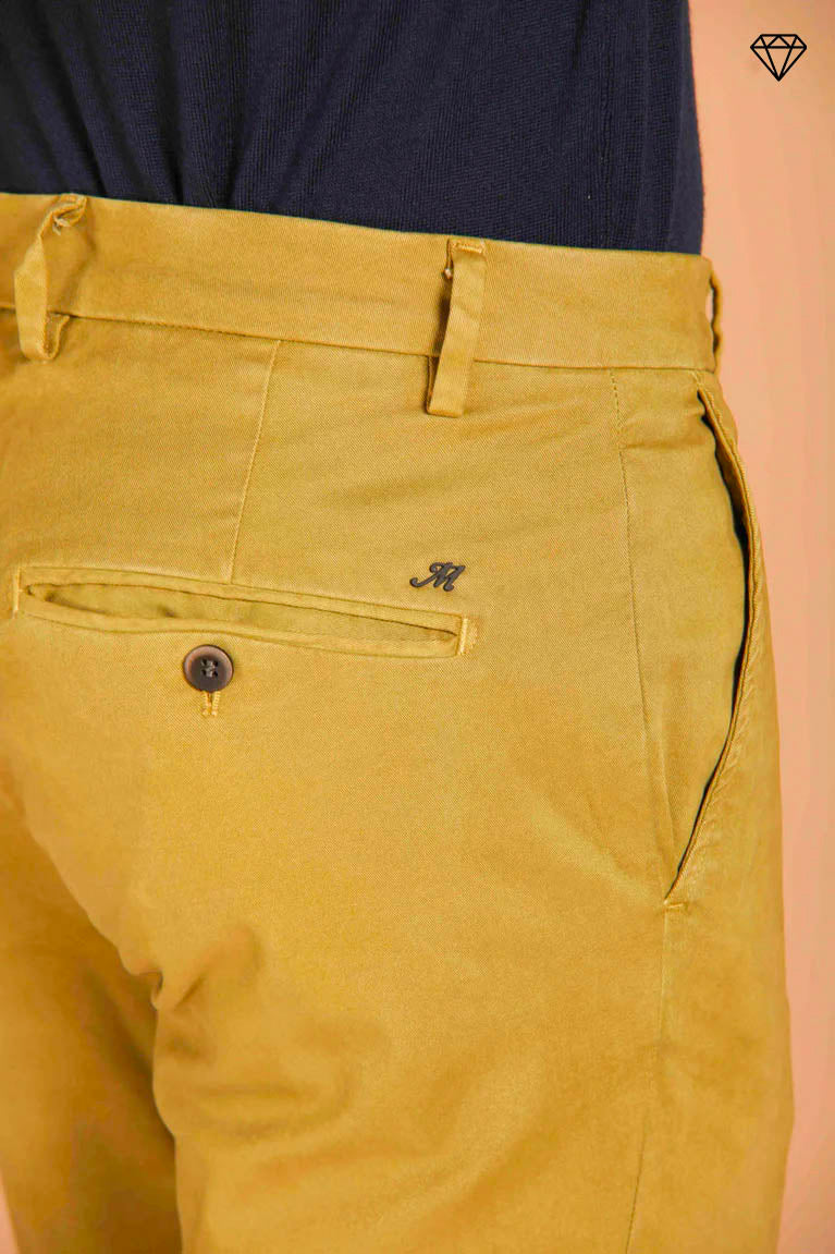 Milano pantalón chino hombre en gabardina stretch ajuste extra slim ①