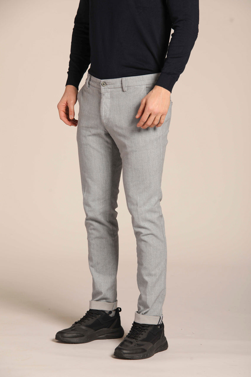 immagine 3 di pantalone chino uomo modello Milano Style, con stampa galles , di colore grigio, extra slim fit di Mason's