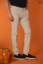 Milano pantalón chino hombre en algodón pima extra slim fit ①