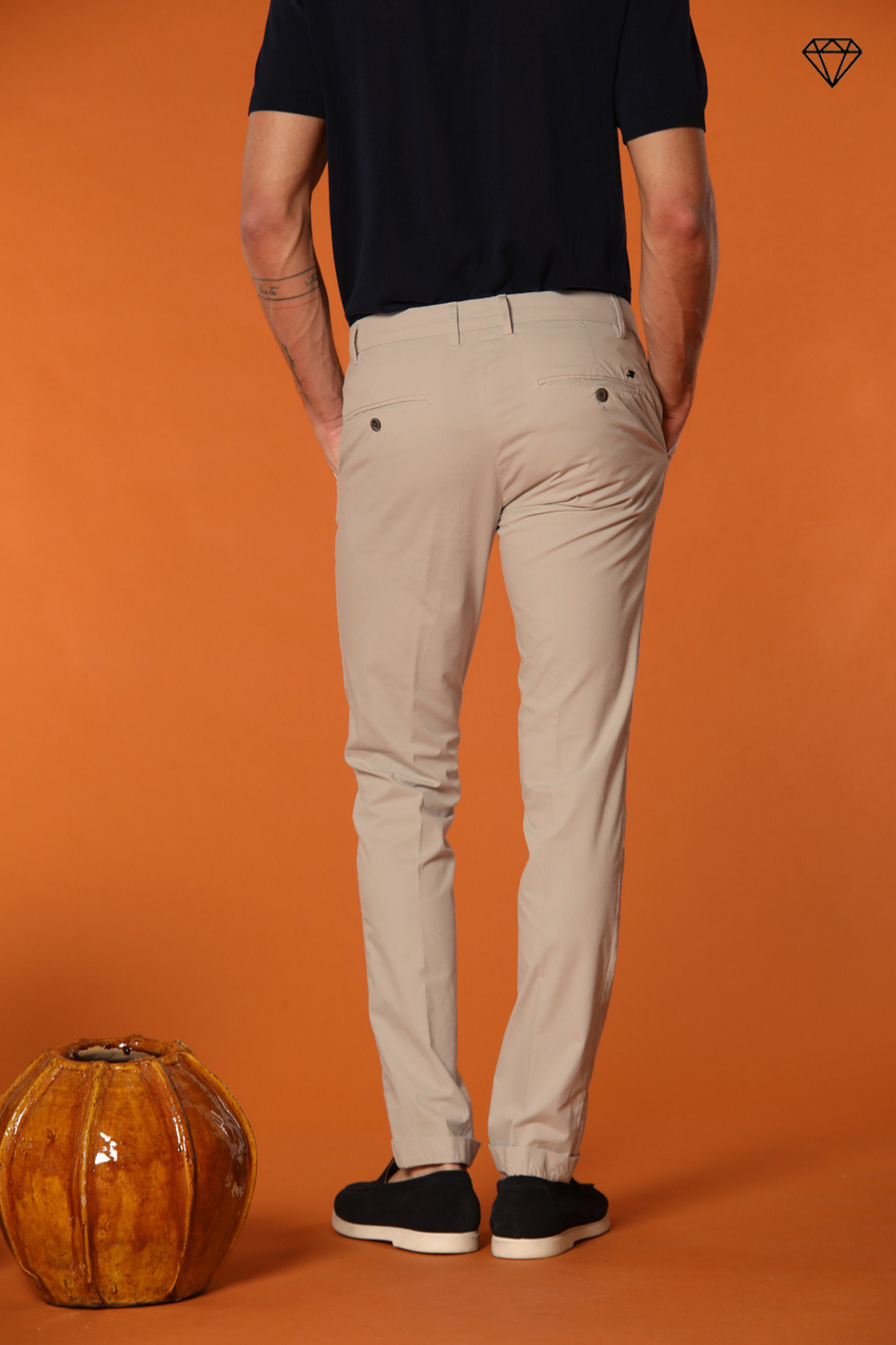 Milano pantalón chino hombre en algodón pima extra slim fit ①